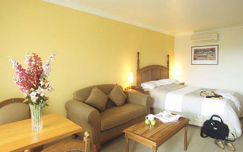 Best Western Plus The Tudor-Box Hill - Accommodation Newcastle 2