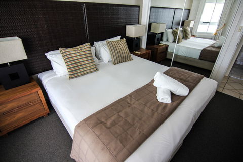 Phoenician Resort - Accommodation Newcastle 1