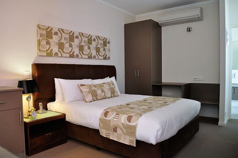Quality Suites Fremantle - Accommodation Newcastle 1