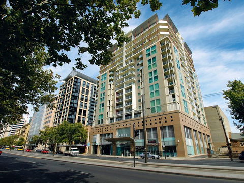 Oaks Embassy - Accommodation Newcastle 0