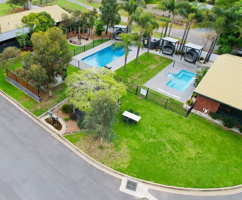 Federation Motor Inn - Accommodation Newcastle 0