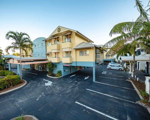 Cairns Queenscourt - Accommodation Newcastle 0
