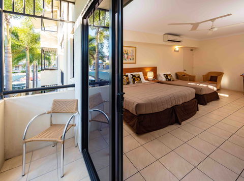 Cairns Queenscourt - Accommodation Newcastle 2
