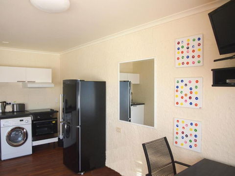 Siesta Central Apartments - Accommodation Newcastle 2