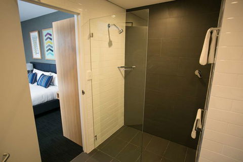 Alpha Hotel Eastern Creek - Accommodation Newcastle 1