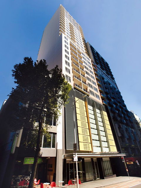 Oaks On Lonsdale - Accommodation Newcastle 0