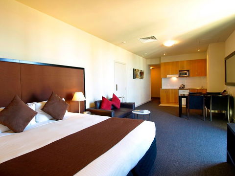 Oaks On Market - Accommodation Newcastle 1