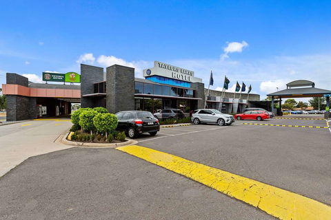 Quality Inn Taylors Lakes Motel - Accommodation Newcastle 2
