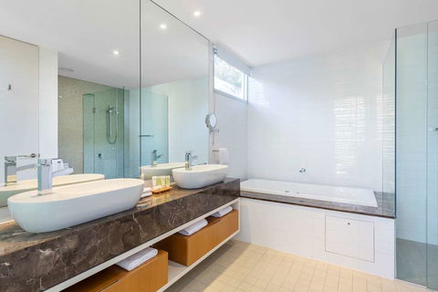 RACV Noosa Resort - Accommodation Newcastle 2