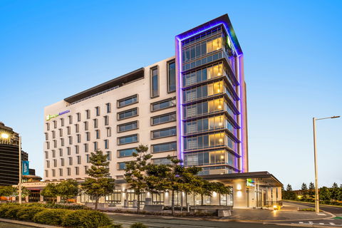 Holiday Inn Express/Stes Sunshine Coast - Accommodation Newcastle 0