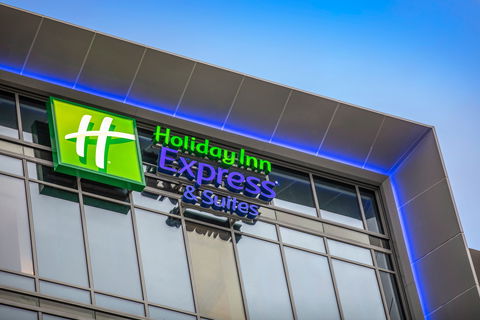 Holiday Inn Express/Stes Sunshine Coast - Accommodation Newcastle 1