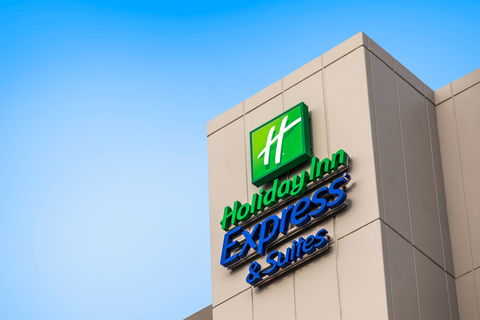 Holiday Inn Express/Stes Sunshine Coast - Accommodation Newcastle 2
