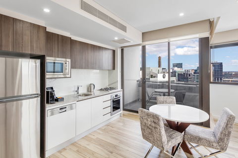 Meriton Suites Church Street, Parramatta - Accommodation Newcastle 5