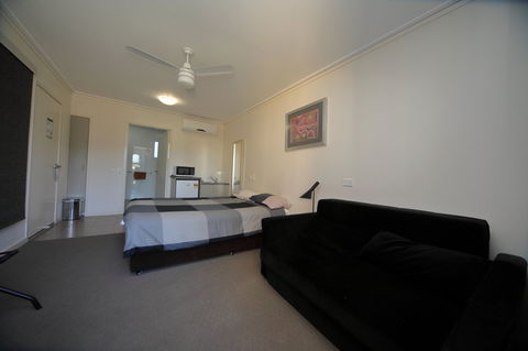 Black Rock Inn - Accommodation Newcastle 2