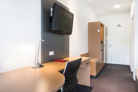 Metro Hotel Miranda - Accommodation Newcastle 6
