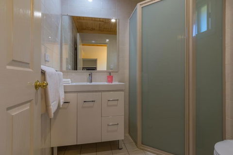 Black Gold Country Cabins And Motel - Accommodation Newcastle 3