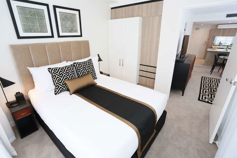 Alex Perry Hotel And Apartments - Accommodation Newcastle 4