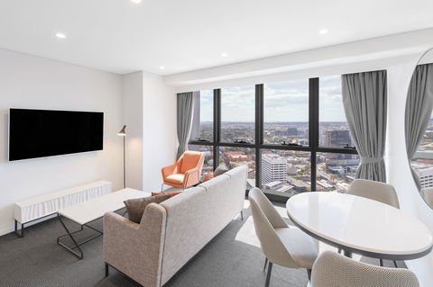Meriton Suites Adelaide Street, Brisbane - Accommodation Newcastle 11