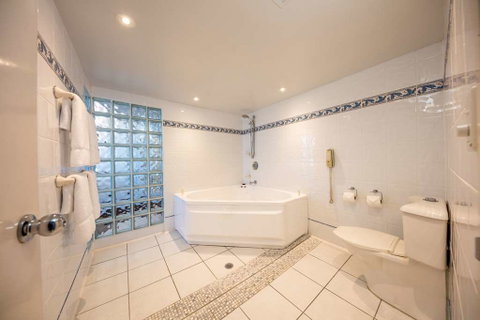 DoubleTree by Hilton Cairns - Accommodation Newcastle 9
