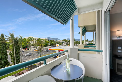 Cairns Sheridan Hotel - Accommodation Newcastle 4