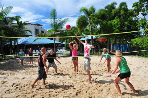 Nomads Cairns Backpackers Resort - Accommodation Newcastle 0