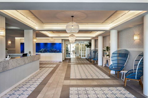 The Beachcomber Hotel & Resort - Accommodation Newcastle 1