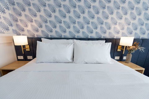 The Beachcomber Hotel & Resort - Accommodation Newcastle 2