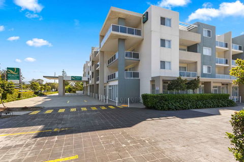 Quality Suites Pioneer Sands - Accommodation Newcastle 2