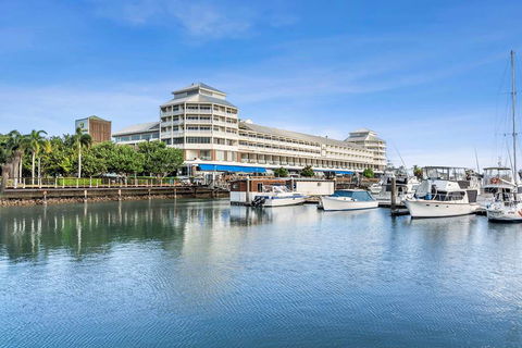 Shangri-La Hotel, The Marina - Accommodation Newcastle 0
