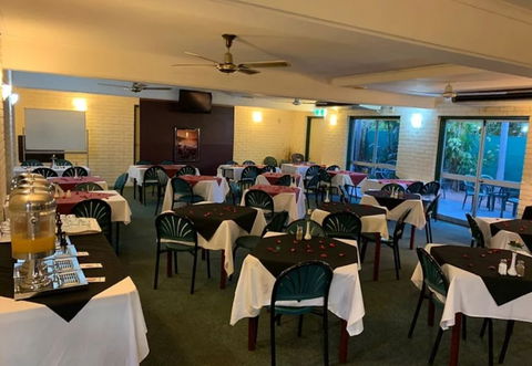Pine Tree Motel - Accommodation Newcastle 2