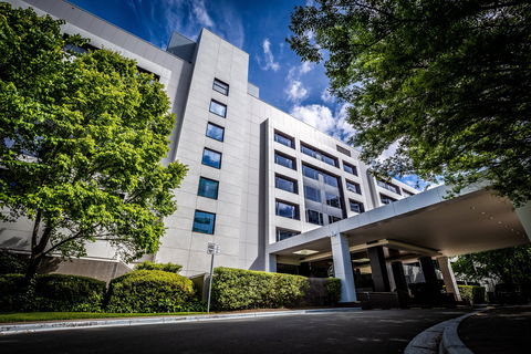 Crowne Plaza Canberra - Accommodation Newcastle 1
