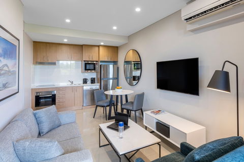 Meriton Suites Waterloo - Accommodation Newcastle 1