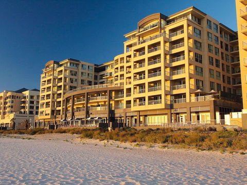 Oaks Pier Plaza - Accommodation Newcastle 0