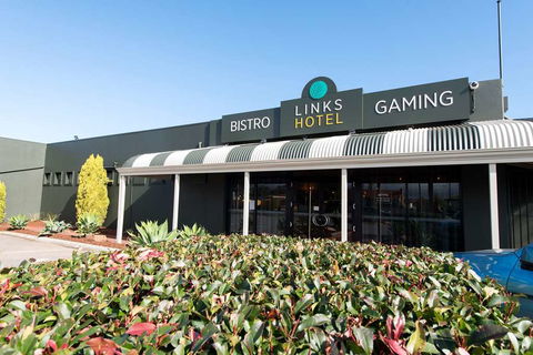 Links Hotel - Accommodation Newcastle 2