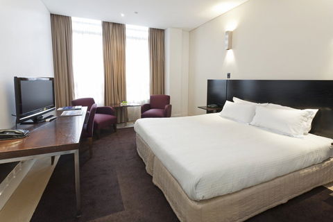 Hotel Causeway - Accommodation Newcastle 2