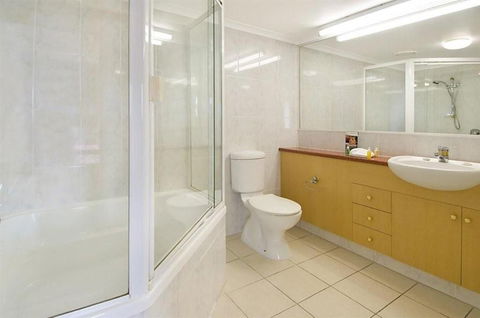 Springwood Tower Apartment Hotel - Accommodation Newcastle 2