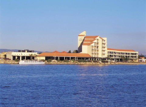The Lakes Resort Hotel - Accommodation Newcastle 1
