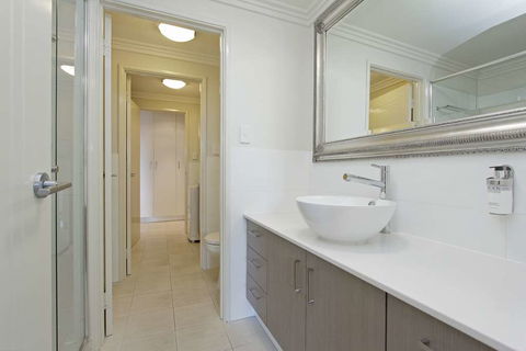 Zappeion Apartments - Accommodation Newcastle 2