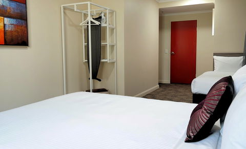 28 Hotel - Accommodation Newcastle 0