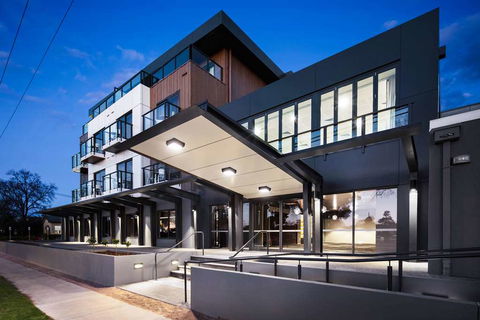 Quality Hotel Lakeside - Accommodation Newcastle 1