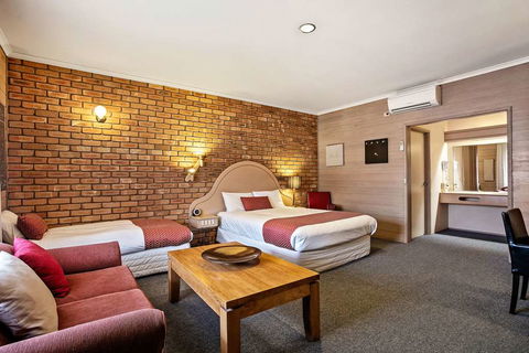 Quality Inn Colonial - Accommodation Newcastle 6