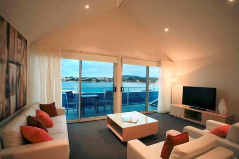 York Cove - Accommodation Newcastle 8
