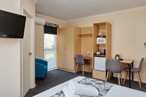 Elphin Villas - Accommodation Newcastle 3