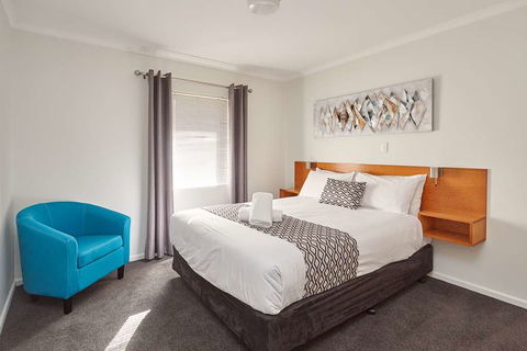 Elphin Villas - Accommodation Newcastle 4