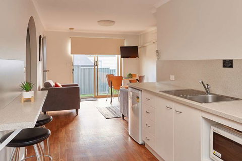 Elphin Villas - Accommodation Newcastle 5