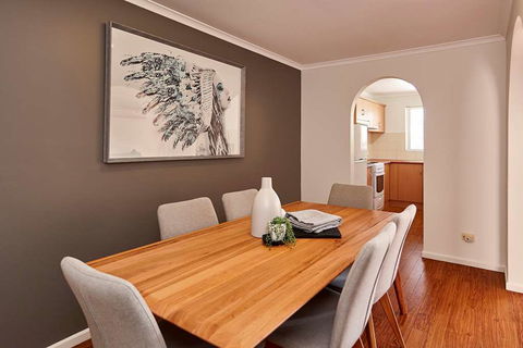 Elphin Villas - Accommodation Newcastle 9