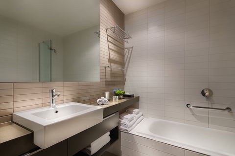 Caroline Serviced Apartments - Accommodation Newcastle 4