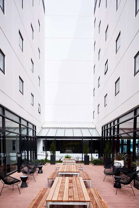 Essence Hotel Carlton - Accommodation Newcastle 0