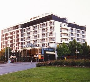 Hotel Adelaide International - Accommodation Newcastle 0