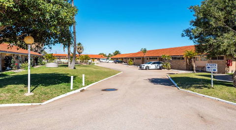 Hospitality Carnarvon, SureStay By BW - Accommodation Newcastle 0